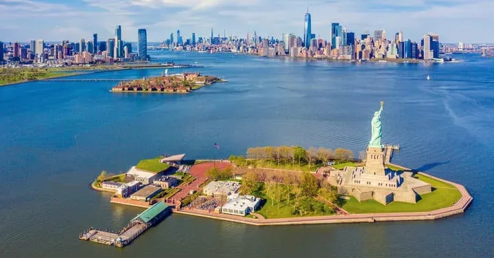pic of island of statue of liberty
