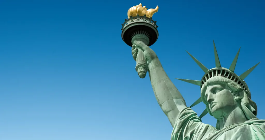 picture of torch in the hand of Statue of Liberty friendship symbol US and France
