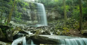 picture of waterfall-hike-rainbow-falls at great Smokey mountain