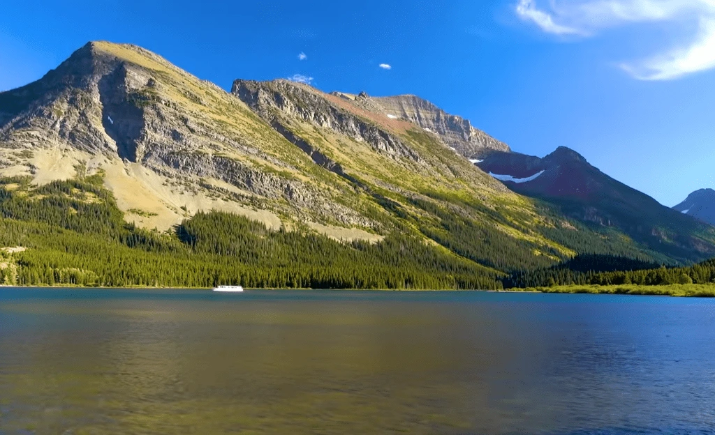 pic of Lake at Glacier National Park