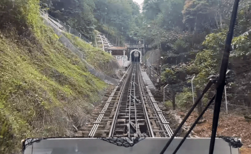 Pic of Funicular Train entering to tunnel 