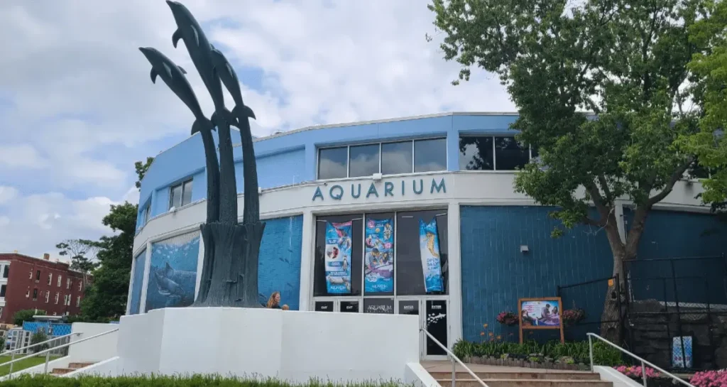 pic of entrance of Aquarium of Niagara