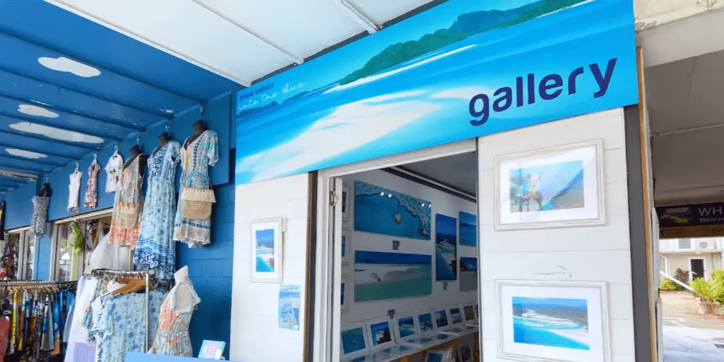 pic of entrance of Blue Gallery Airlie Beach