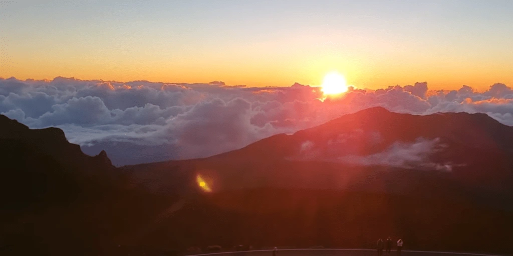 image of sunrise at Haleakala sunrise viewpoint