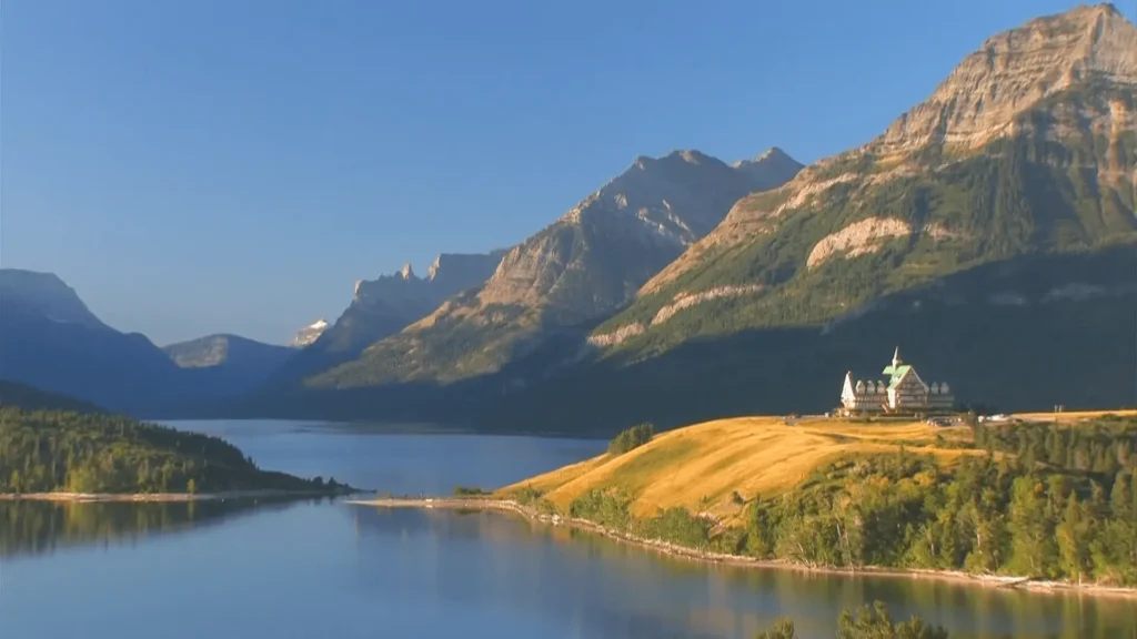 Mountains and lake view of Historic Lodges at Glacier National Park-min
