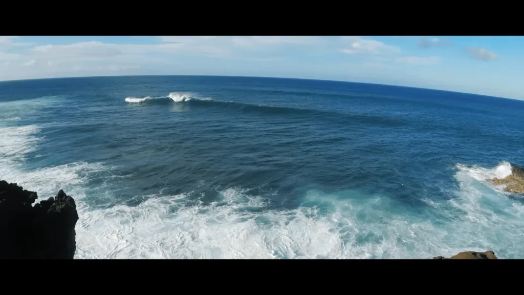 La Perouse Bay: A Complete Guide to Maui's Southern Paradise 10 pic of waves traveling at La Perouse bay HOAPILI TRAIL