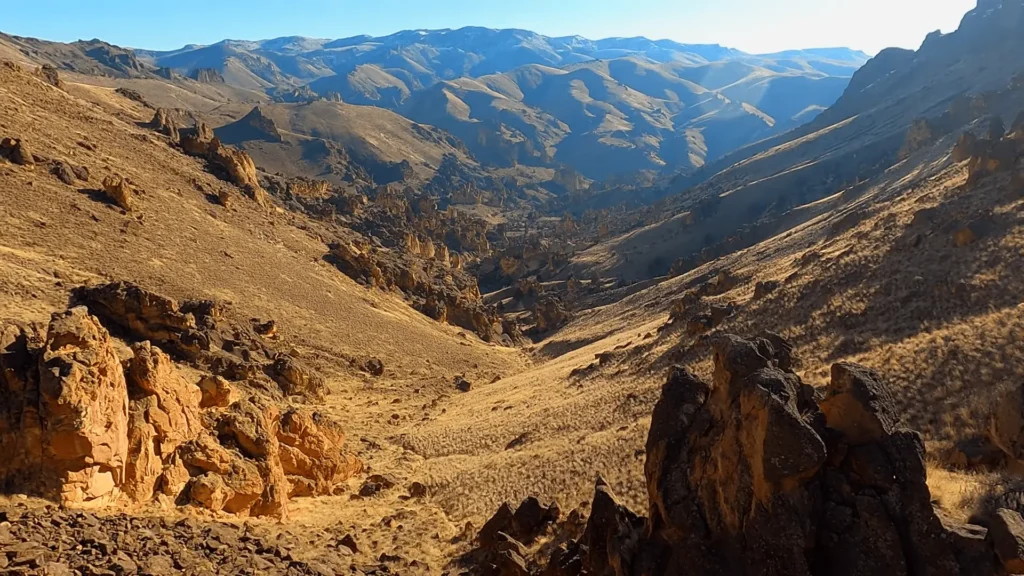 Leslie Gulch: All You Need to Know About This Oregon Gem (Hiking, Camping, History) 13 beautiful view of mountains at Leslie Gulch
