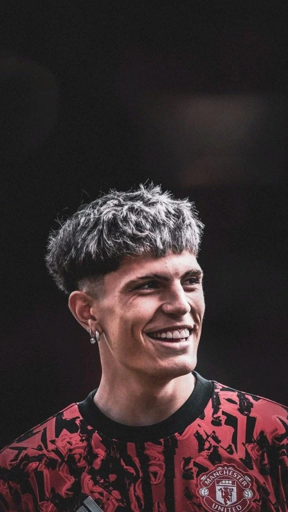 Alejandro Garnacho Haircuts: A Style Evolution 2 garnacho haircut