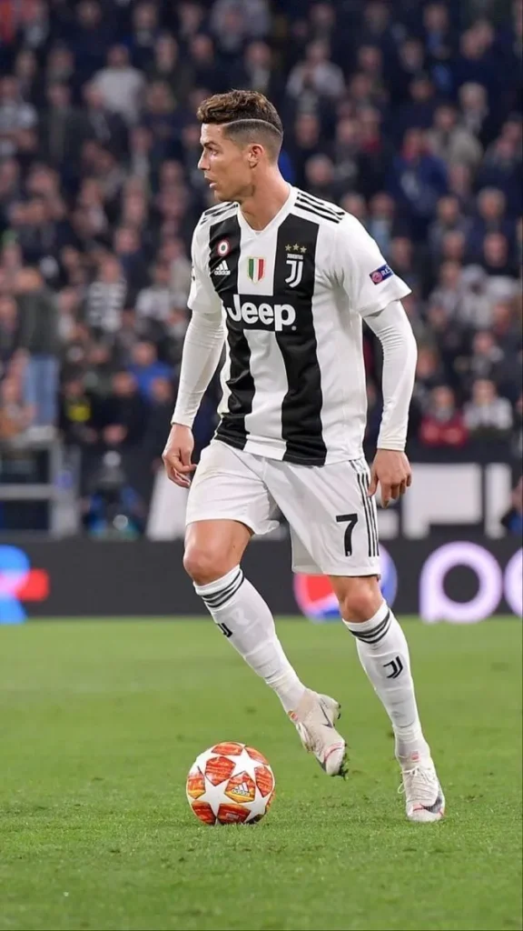 image of Ronaldo haircut while playing with Juventus