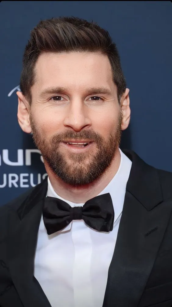 Best Messi Haircut Styles:The Ultimate Guide (with Images) 7 image of Messi Haircut, The Textured Top