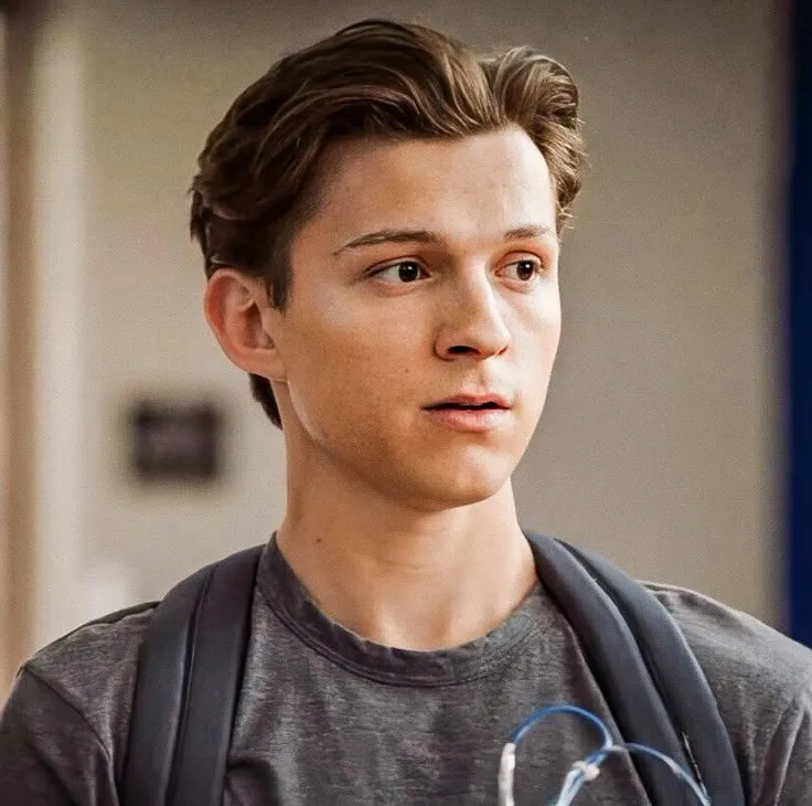 Best Tom Holland Haircut Styles:A Step-by-Step Guide 4 image of Textured Quiff Tom Holland
