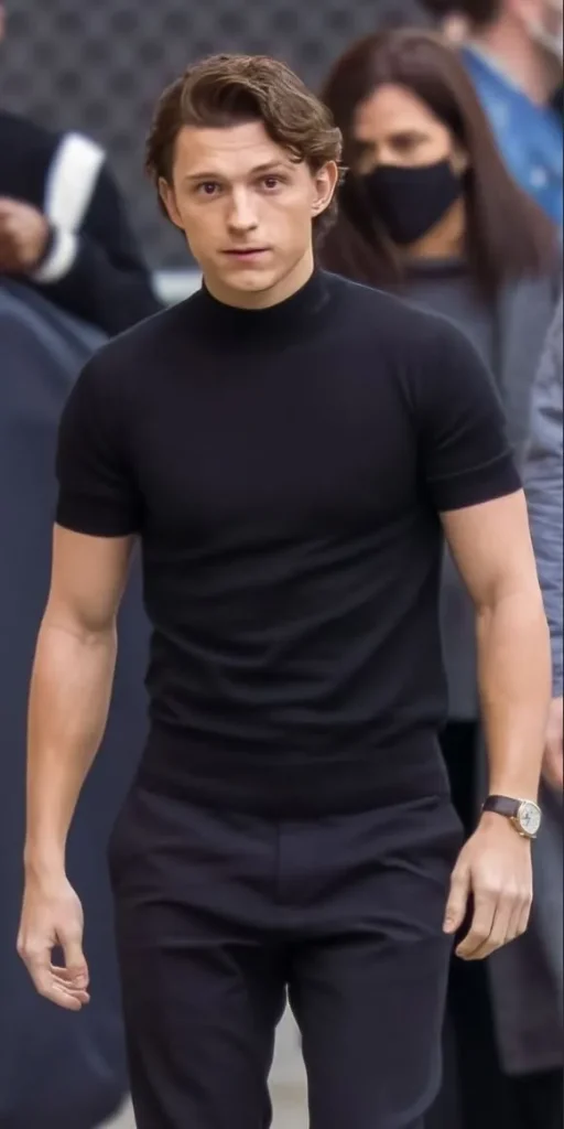 Best Tom Holland Haircut Styles:A Step-by-Step Guide 5 image of Tom Holland Side-Swept Hairstyle