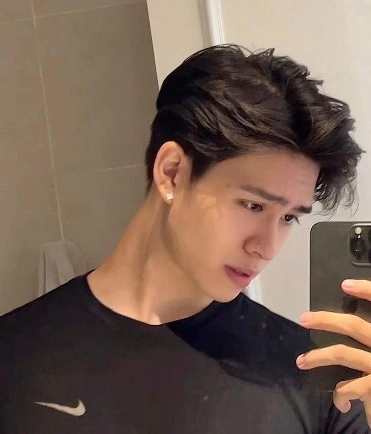 Un-tapered Wolf Cut Men hair styles image