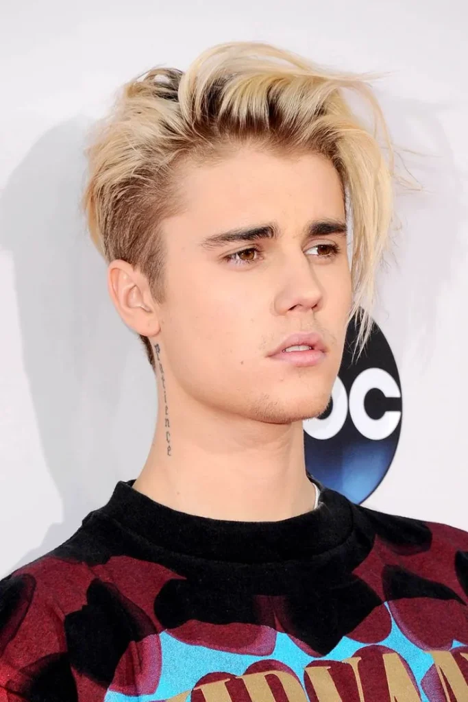 10 Trendy Triangle Face Haircut for Men in 2025 4 image of Side-Swept Fringe triangle face shape haircut